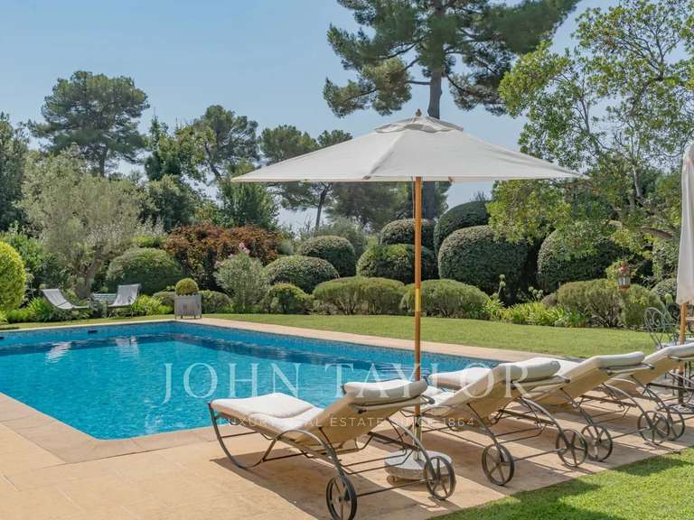 House Roquefort-les-Pins - 4 bedrooms - 234m²