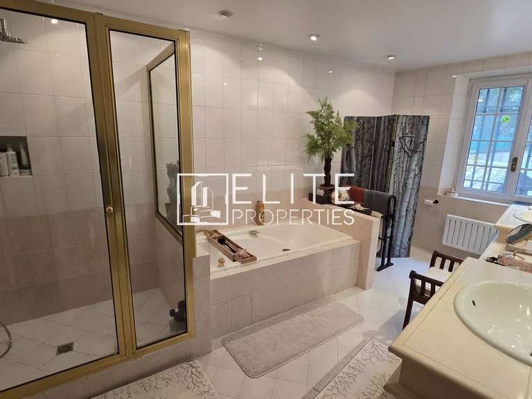 Maison Roquefort-les-Pins - 4 chambres - 260m²