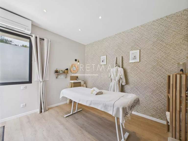 House Roquefort-les-Pins - 439m²