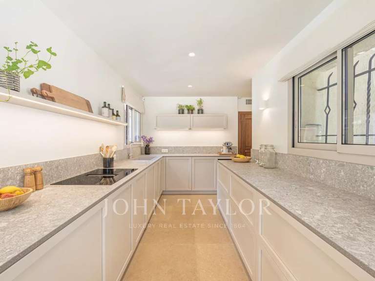 Maison Roquefort-les-Pins - 5 chambres - 292m²