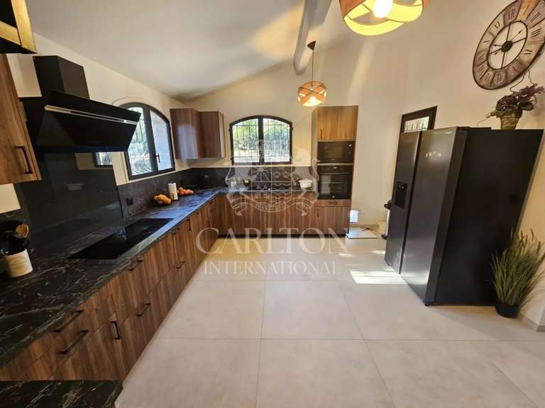 Maison Roquefort-les-Pins - 4 chambres - 210m²