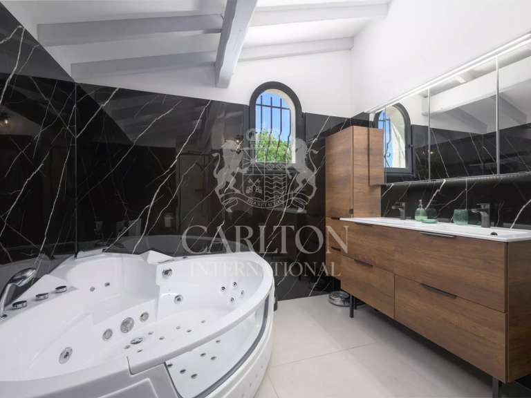Maison Roquefort-les-Pins - 4 chambres - 210m²