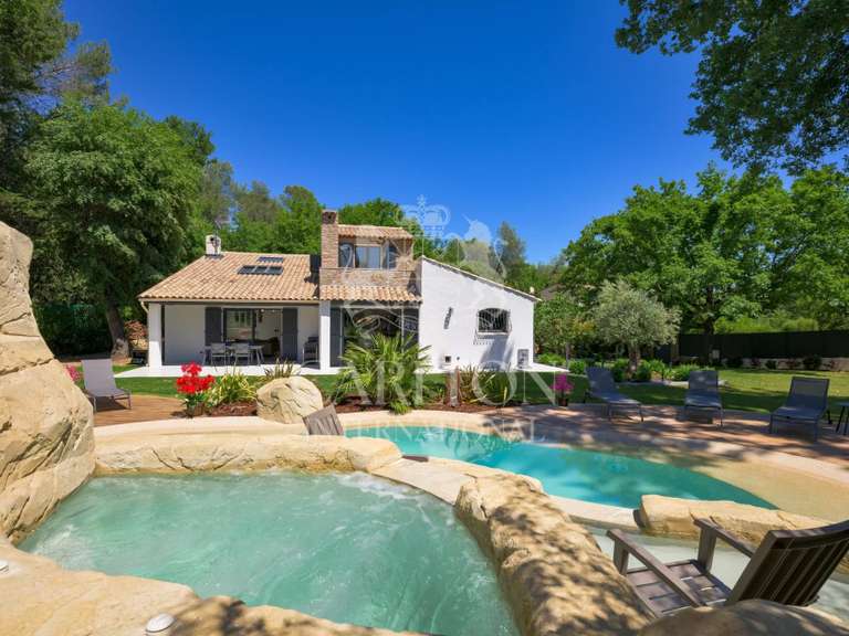Maison Roquefort-les-Pins - 4 chambres - 210m²