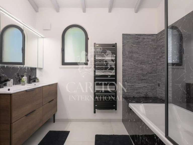 Maison Roquefort-les-Pins - 4 chambres - 210m²