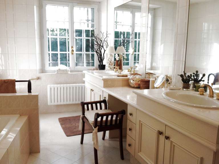 Maison Roquefort-les-Pins - 4 chambres - 260m²