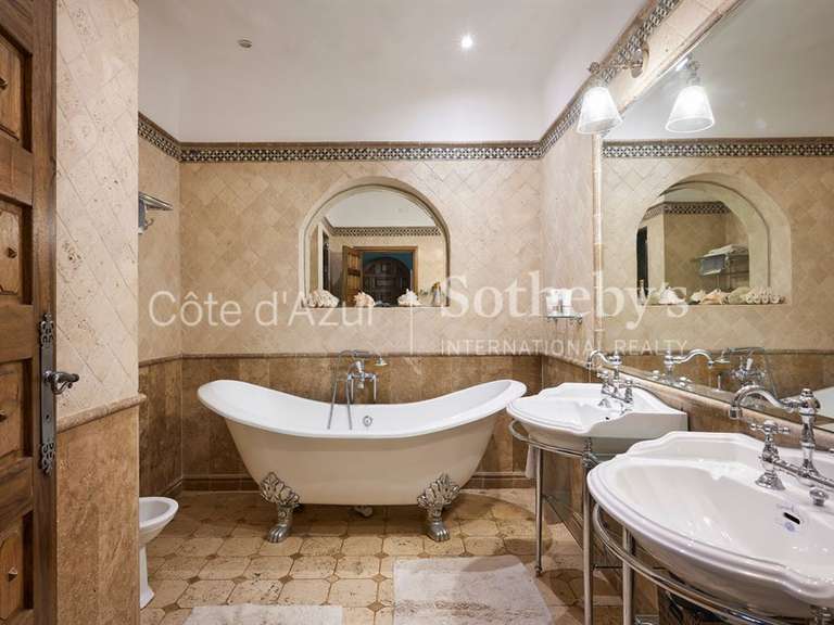 Maison Roquefort-les-Pins - 5 chambres - 600m²