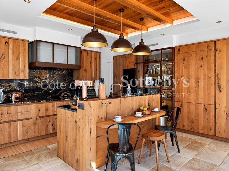 Maison Roquefort-les-Pins - 6 chambres - 381m²