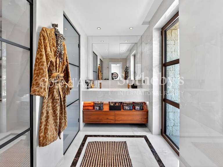 Maison Roquefort-les-Pins - 6 chambres - 381m²