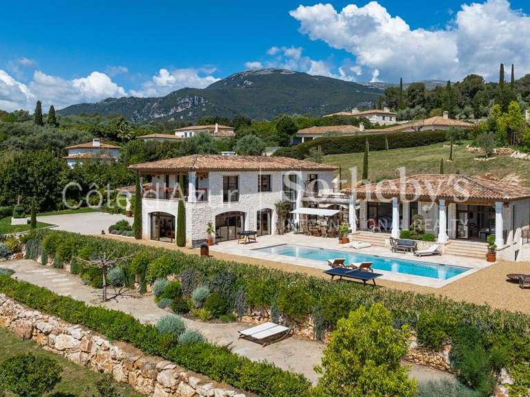 Maison Roquefort-les-Pins - 6 chambres - 381m²
