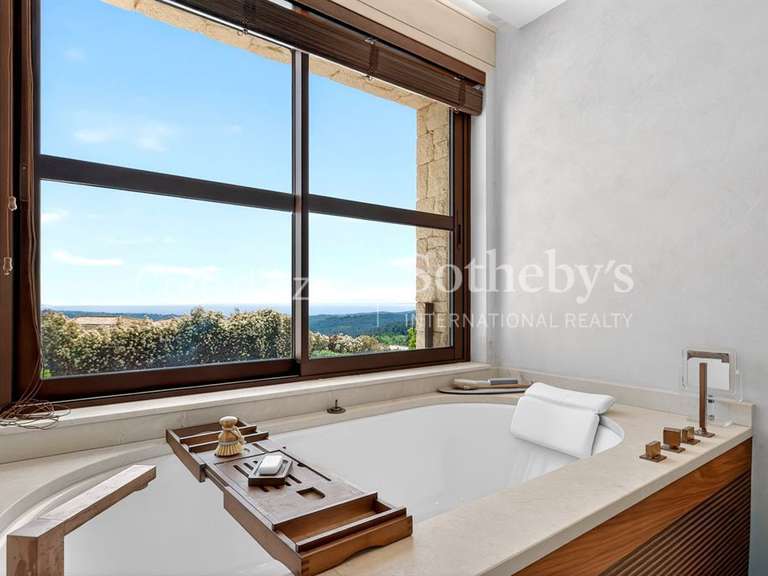 Maison Roquefort-les-Pins - 6 chambres - 381m²