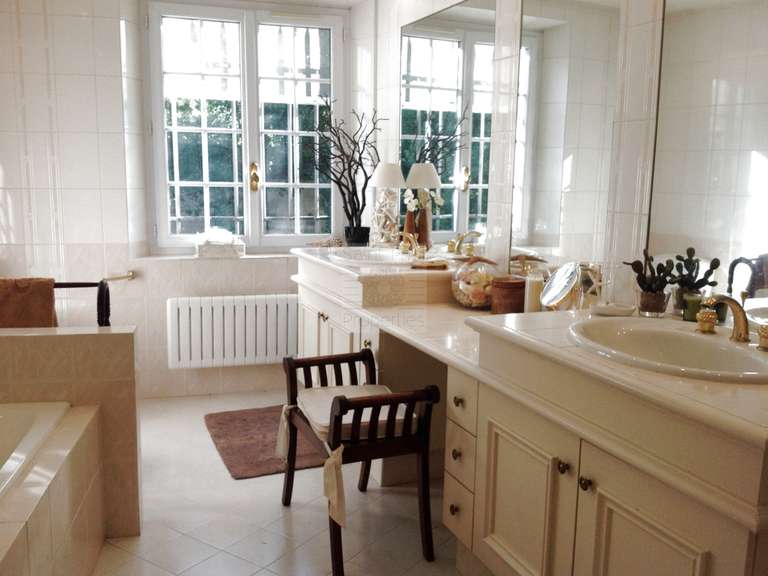 Maison Roquefort-les-Pins - 5 chambres - 259m²