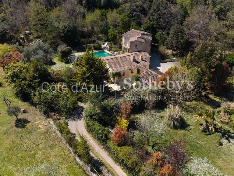 Maison Roquefort-les-Pins - 3 chambres - 158m²