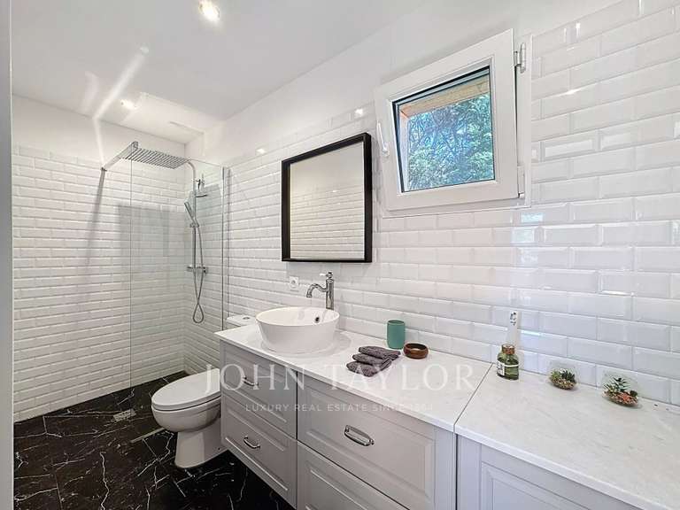 Maison Roquefort-les-Pins - 6 chambres - 224m²