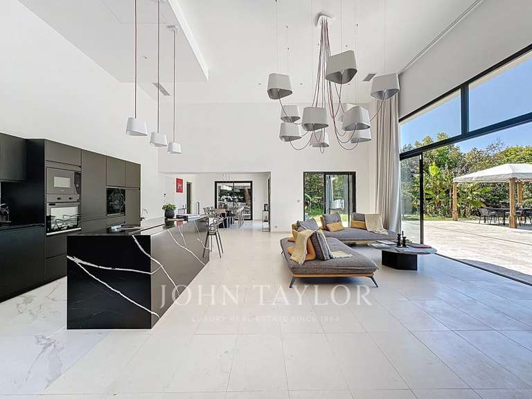 Maison Roquefort-les-Pins - 6 chambres - 224m²
