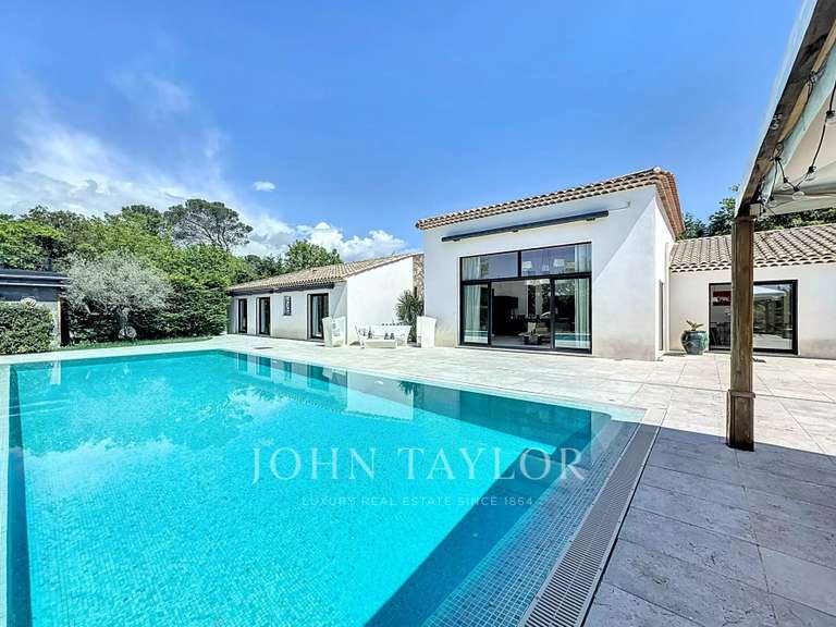 Maison Roquefort-les-Pins - 6 chambres - 224m²