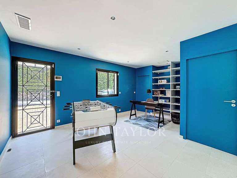 Maison Roquefort-les-Pins - 6 chambres - 224m²