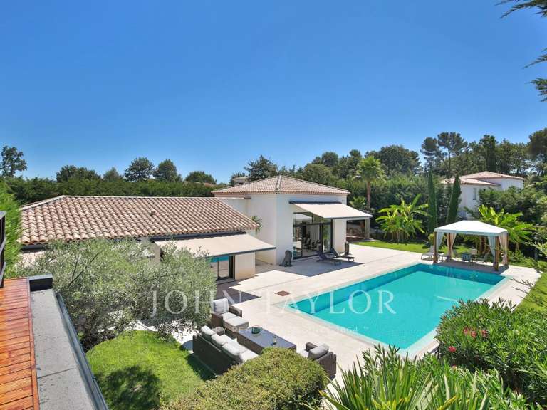Maison Roquefort-les-Pins - 6 chambres - 224m²