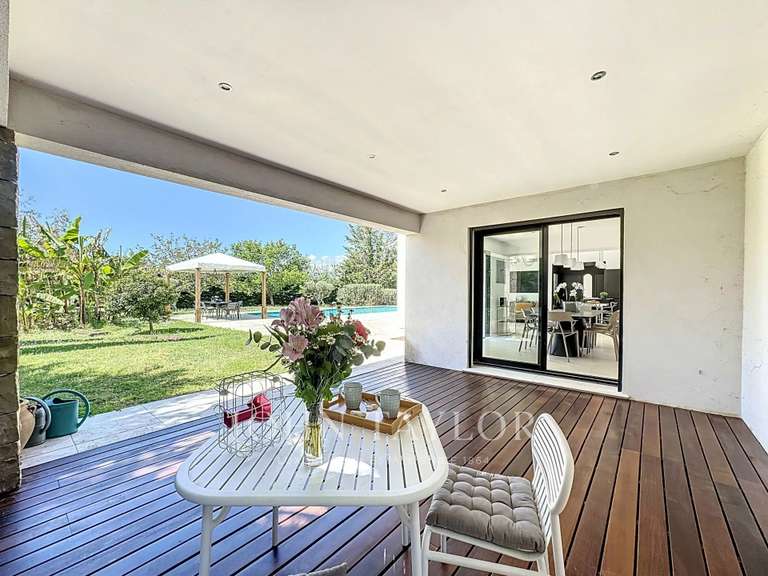 Maison Roquefort-les-Pins - 6 chambres - 224m²