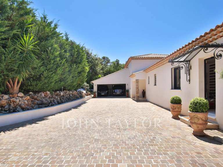Maison Roquefort-les-Pins - 6 chambres - 224m²