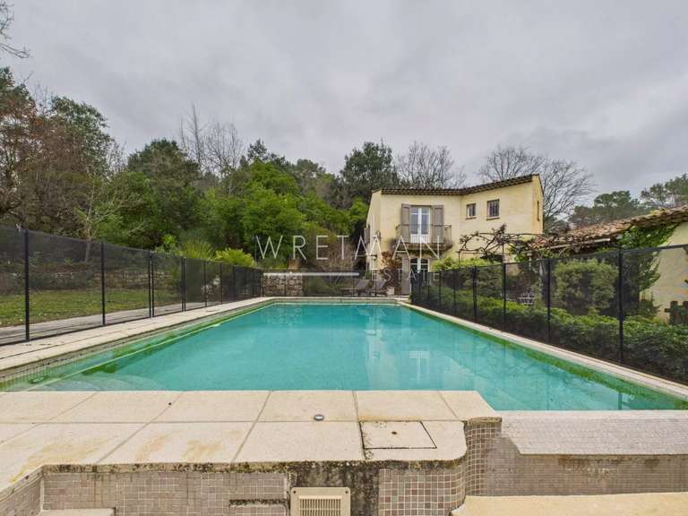 Maison Roquefort-les-Pins - 3 chambres - 3241m²