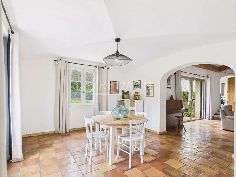 Maison Roquefort-les-Pins - 3 chambres - 3241m²