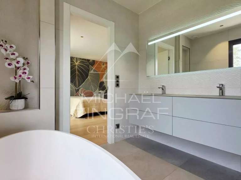 Maison Roquefort-les-Pins - 5 chambres - 237m²