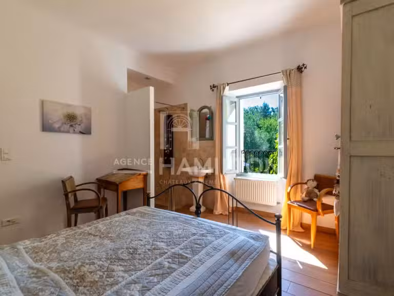 House Roquefort-les-Pins - 4 bedrooms - 152m²