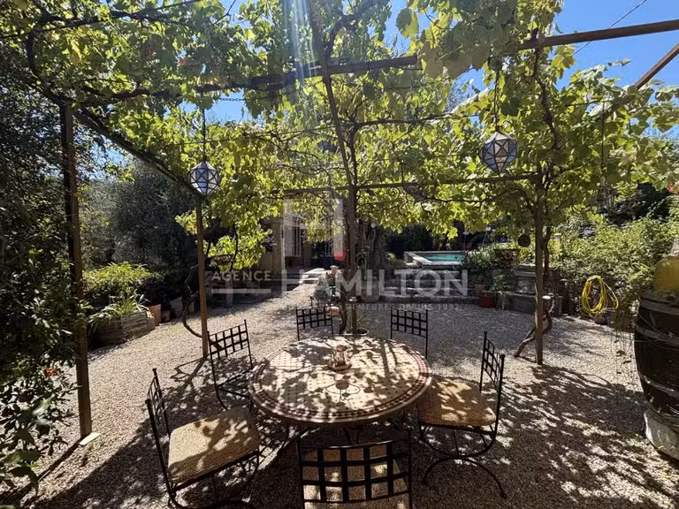 House Roquefort-les-Pins - 4 bedrooms - 152m²