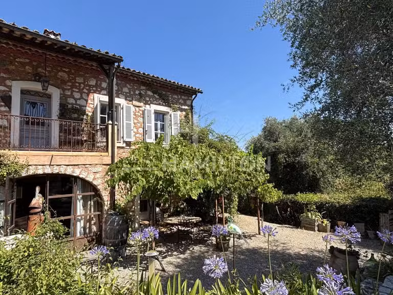 Maison Roquefort-les-Pins - 4 chambres - 152m²