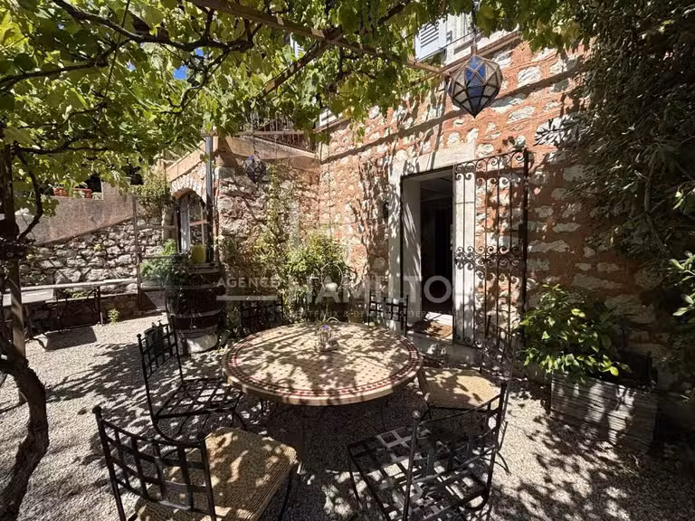 House Roquefort-les-Pins - 4 bedrooms - 152m²