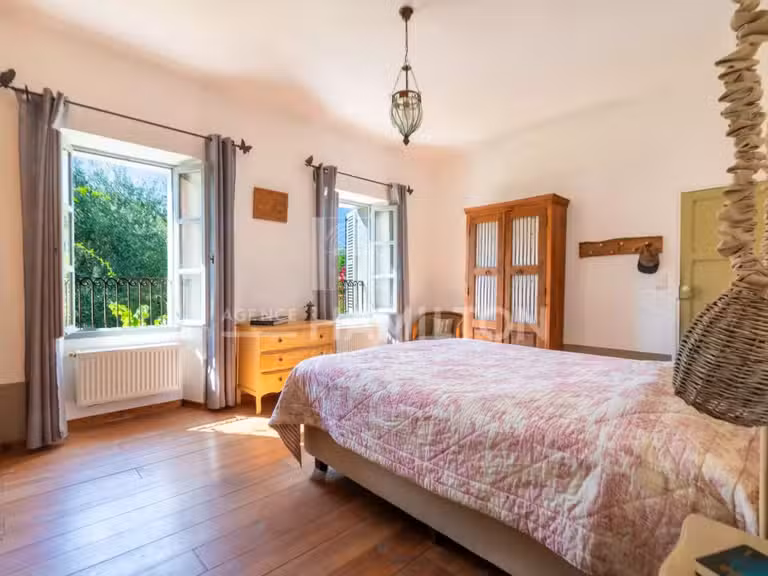 House Roquefort-les-Pins - 4 bedrooms - 152m²