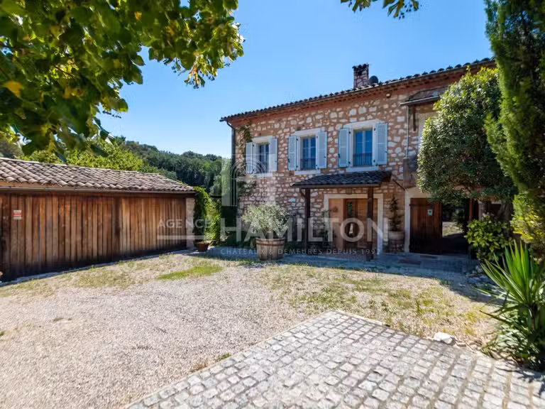 House Roquefort-les-Pins - 4 bedrooms - 152m²