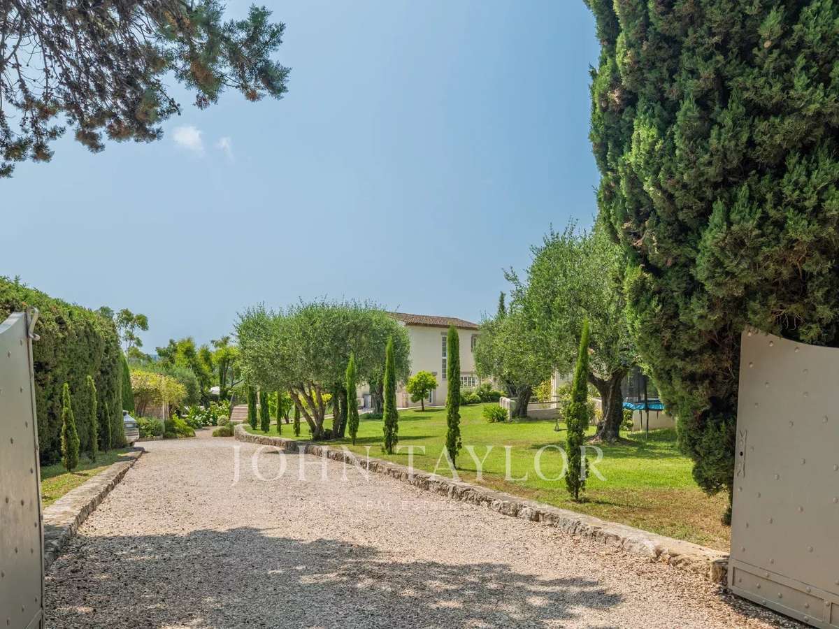 House Roquefort-les-Pins
