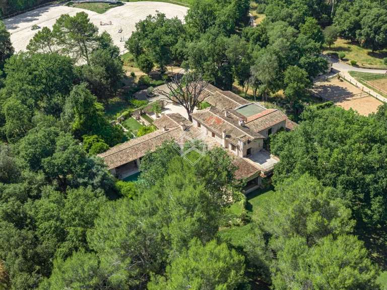 Propriété Roquefort-les-Pins - 7 chambres - 530m²