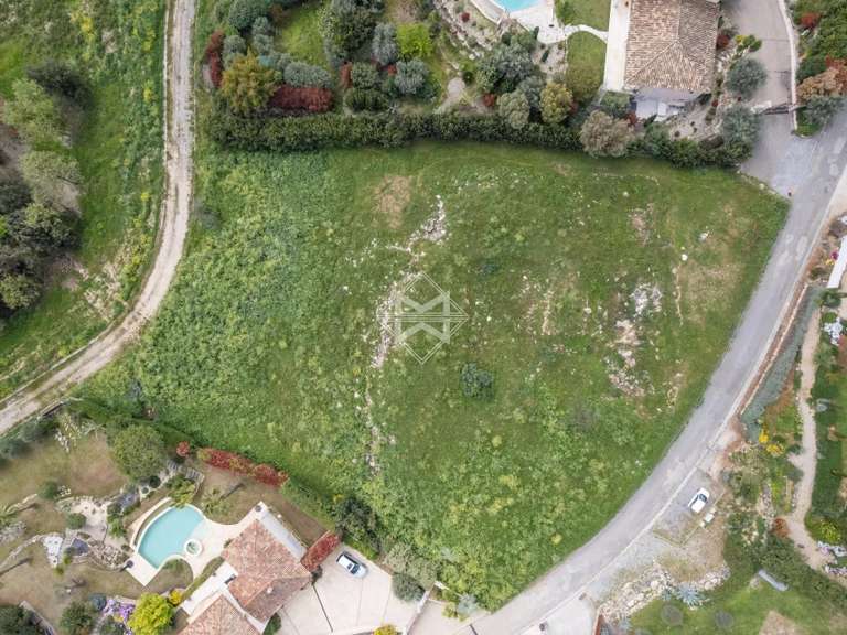 Land Roquefort-les-Pins - 4457m²