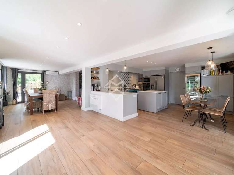 Villa Roquefort-les-Pins - 9 chambres - 407m²