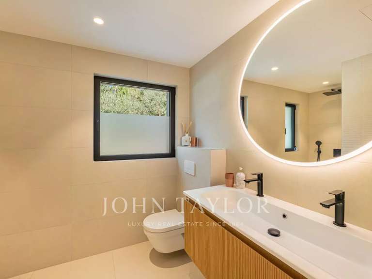 Villa Roquefort-les-Pins - 5 bedrooms - 216m²