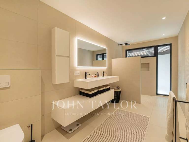 Villa Roquefort-les-Pins - 5 bedrooms - 216m²