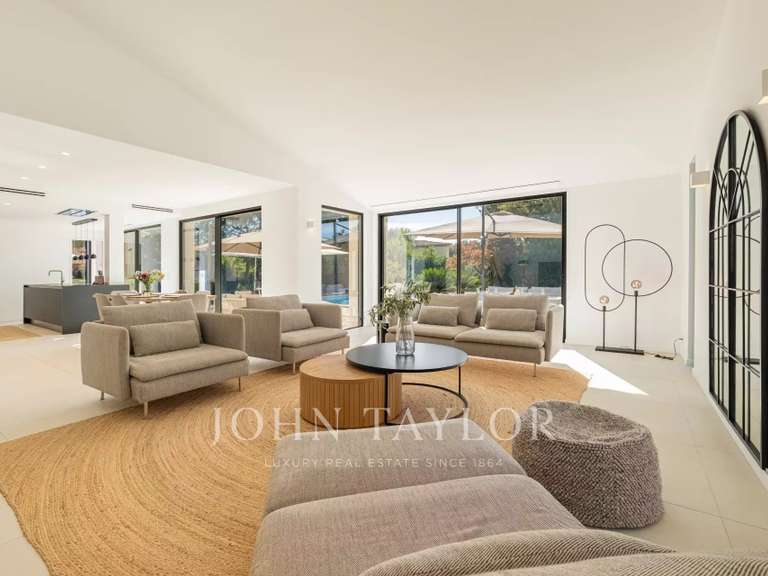 Villa Roquefort-les-Pins - 5 bedrooms - 216m²