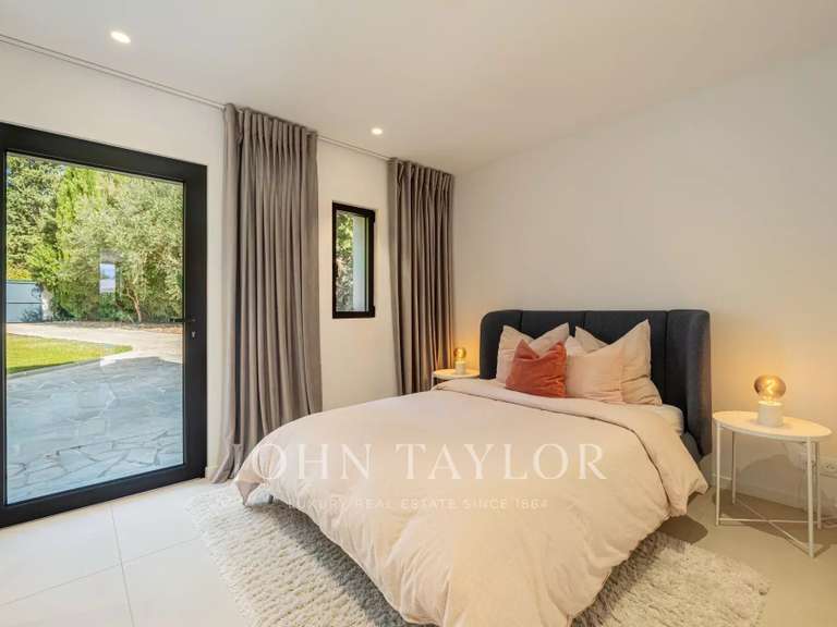 Villa Roquefort-les-Pins - 5 bedrooms - 216m²