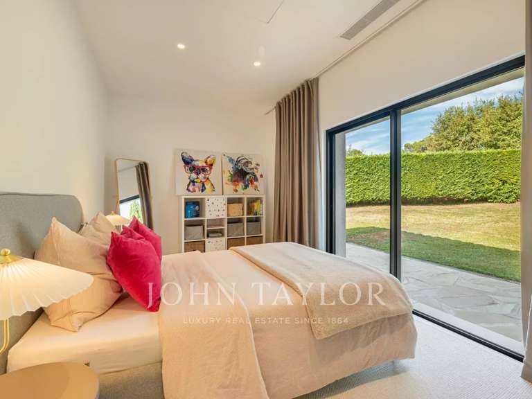 Villa Roquefort-les-Pins - 5 bedrooms - 216m²