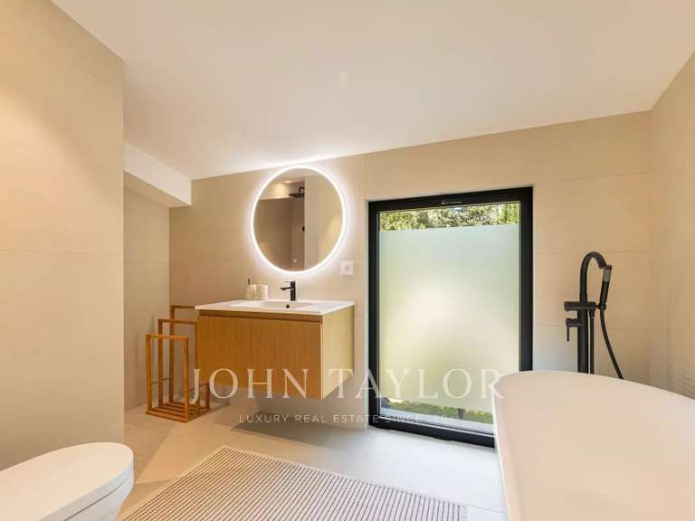 Villa Roquefort-les-Pins - 5 bedrooms - 216m²