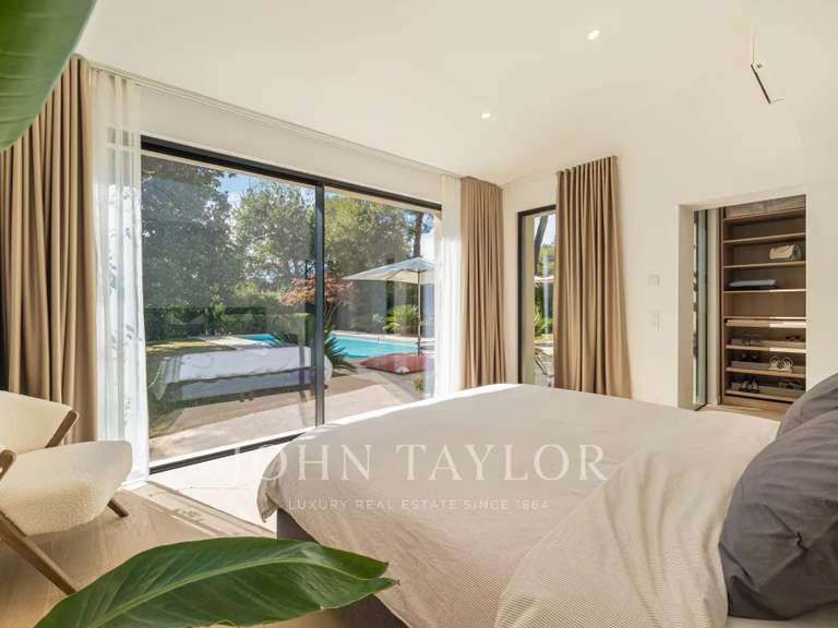 Villa Roquefort-les-Pins - 5 bedrooms - 216m²