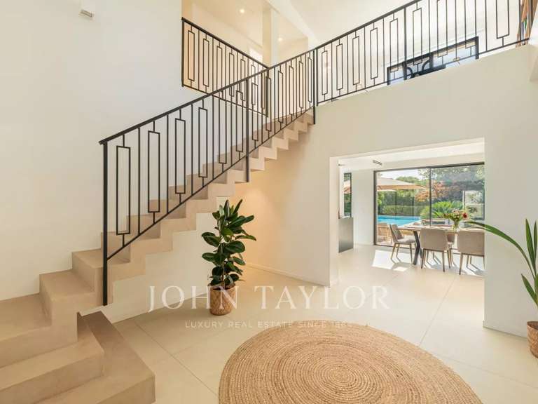 Villa Roquefort-les-Pins - 5 bedrooms - 216m²