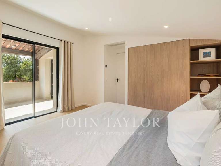 Villa Roquefort-les-Pins - 5 bedrooms - 216m²