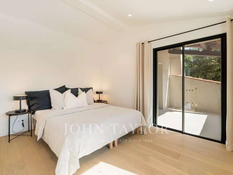 Villa Roquefort-les-Pins - 5 bedrooms - 216m²