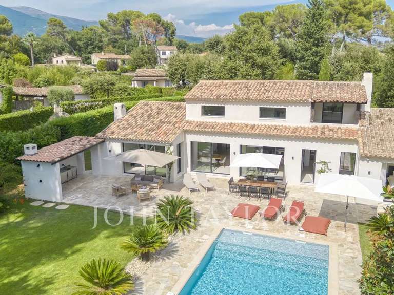 Villa Roquefort-les-Pins - 5 bedrooms - 216m²