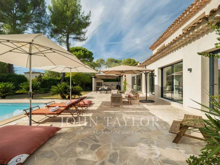 Villa Roquefort-les-Pins - 5 bedrooms - 216m²