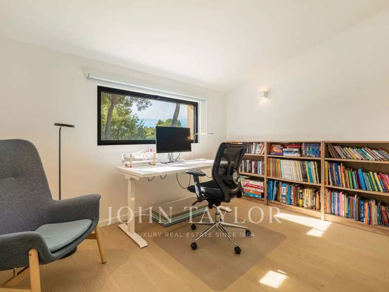 Villa Roquefort-les-Pins - 5 bedrooms - 216m²