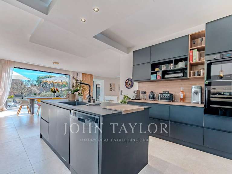 Villa Roquefort-les-Pins - 7 chambres - 323m²